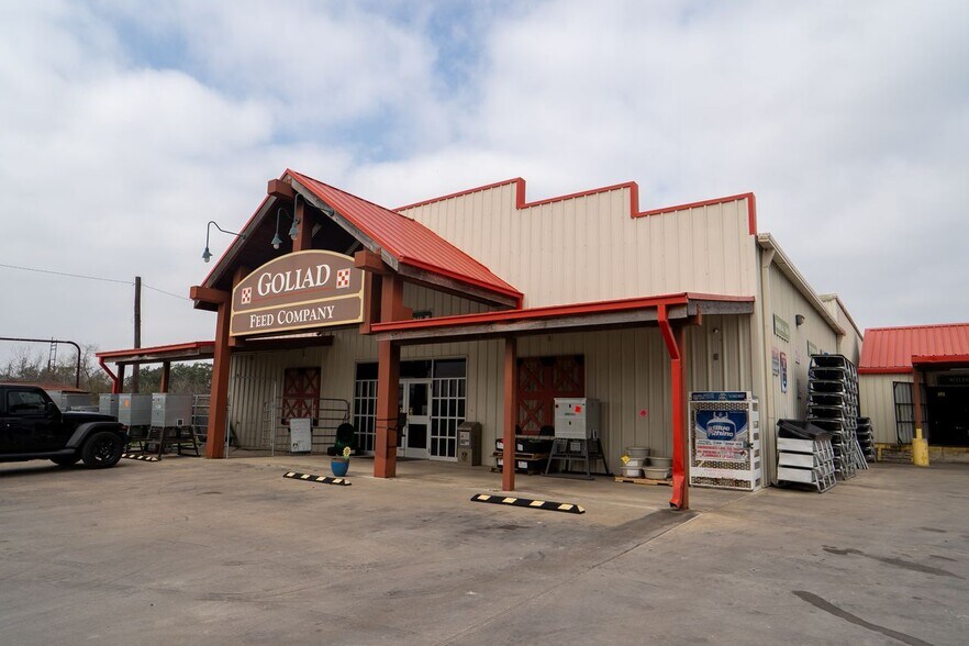 More Photos Of 610 E End St, Goliad General Retail For Sale