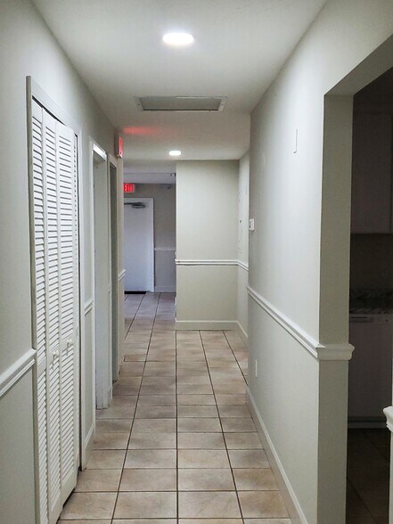 More Photos Of 113 W Chapman Rd, Oviedo Office For Lease