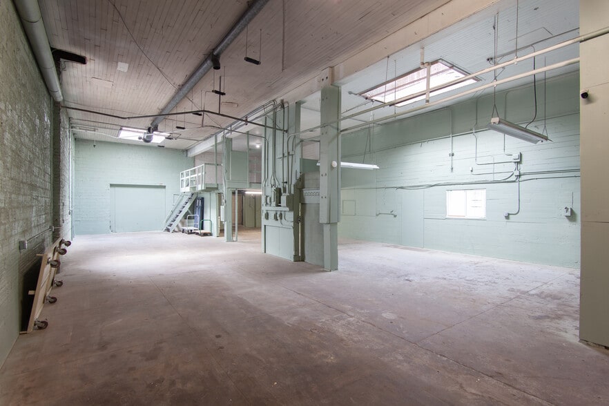 More Photos Of 1200-1218 N Killingsworth St, Portland Storefront For Sale