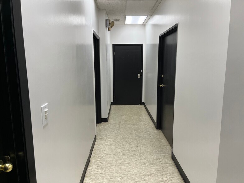 More Photos Of 477 Roland Way, Oakland Warehouse For Lease