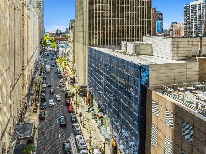 More Photos Of 100 E Walton St, Chicago Apartments For Lease