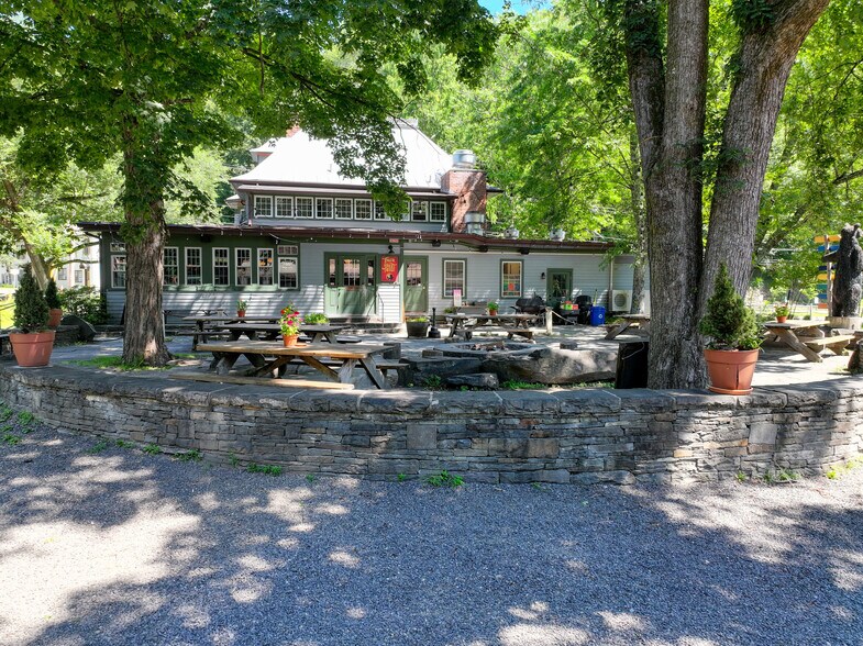 More Photos Of 279 Tinker St, Woodstock Theater Concert Hall For Sale