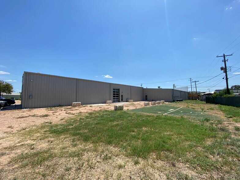 More Photos Of 443 Bastrop Hwy, Austin Flex For Lease