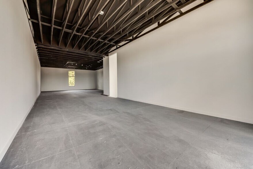 More Photos Of 4763 Algiers St, Dallas Loft Creative Space For Sale