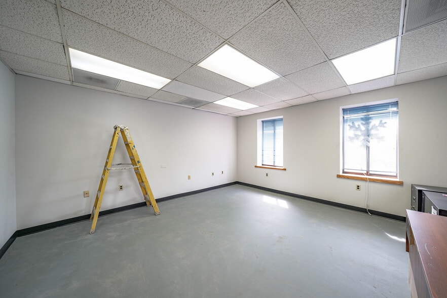 More Photos Of 8023 Malcolm Rd, Clinton Medical For Lease