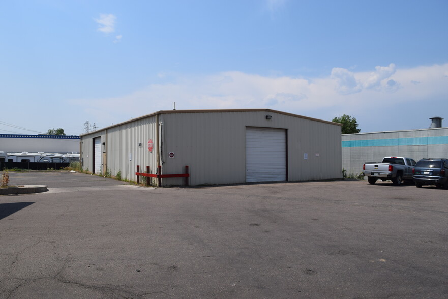 Primary Photo Of 4605 S Santa Fe Dr, Englewood Service For Lease