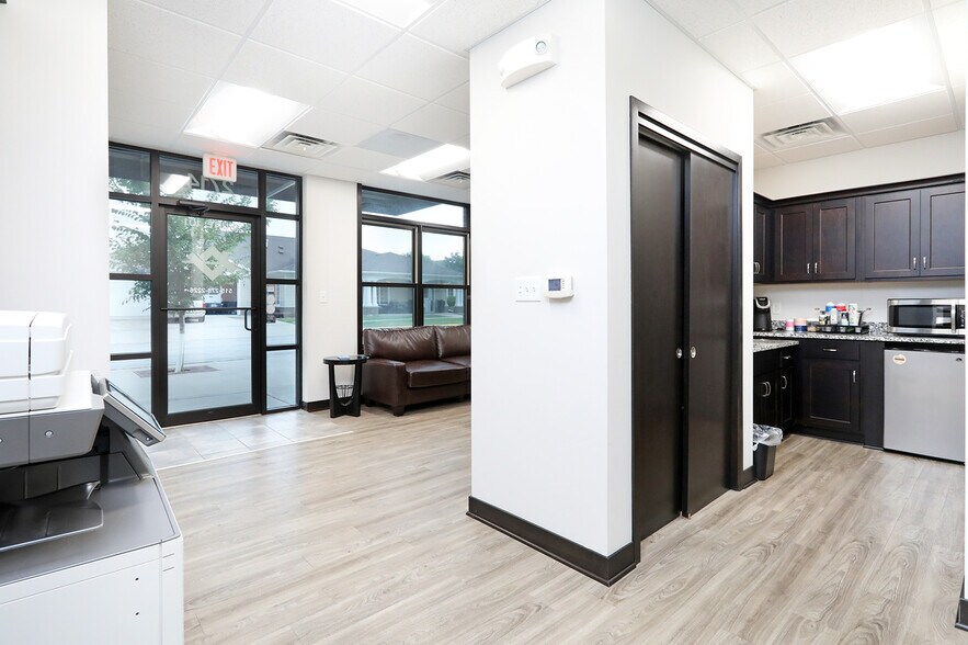 More Photos Of 2714 Aspen Rd, Ames Office For Lease