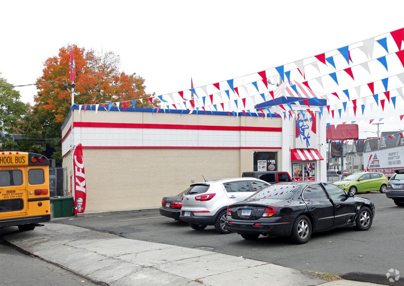 Primary Photo Of 325 Boston Ave, Bridgeport Fast Food For Sale