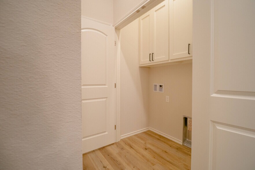 More Photos Of 20048 County Road 4118 Rd, Lindale Apartments For Sale