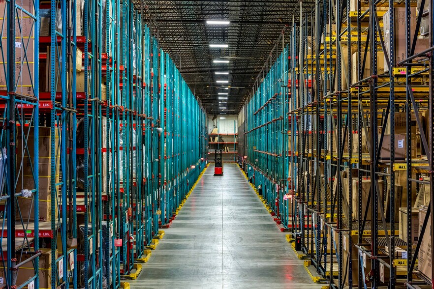 More Photos Of 121 Plantation Oaks Dr, Thomasville Manufacturing For Lease