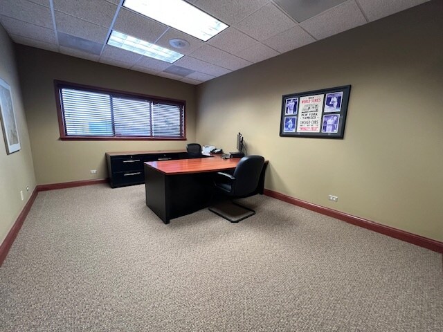 More Photos Of 707 Ridgeview Dr, McHenry Flex For Sale