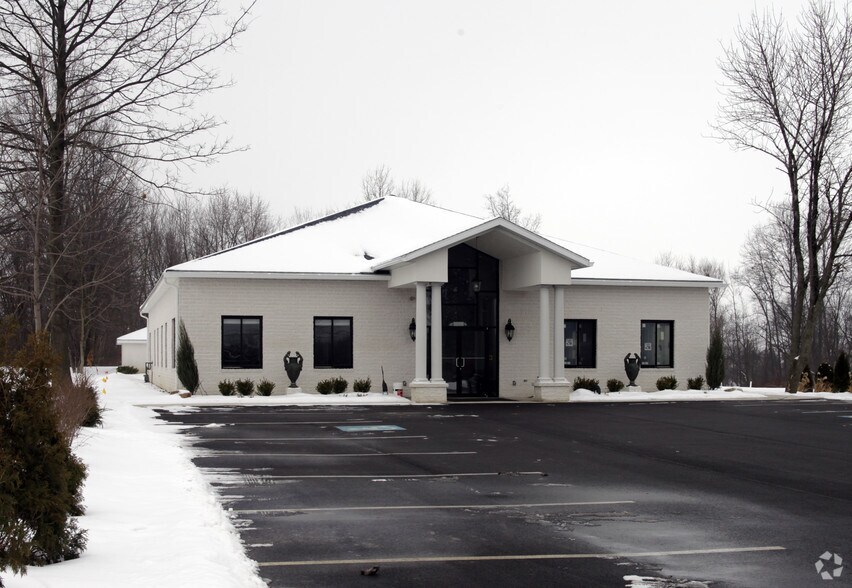 Primary Photo Of 908 E Waterloo Rd, Akron Medical For Lease