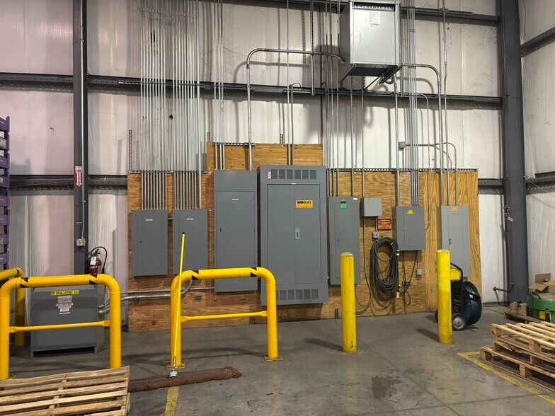 More Photos Of 140 Industry Rd, Georgetown Manufacturing For Lease