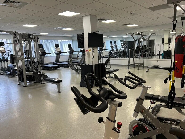 More Photos Of 5 Omni Way, Chelmsford Flex For Lease