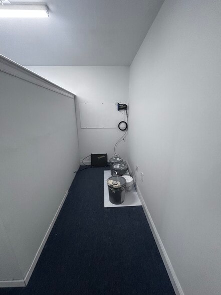 More Photos Of 6008 Fair Oaks Dr, Frederick Showroom For Lease