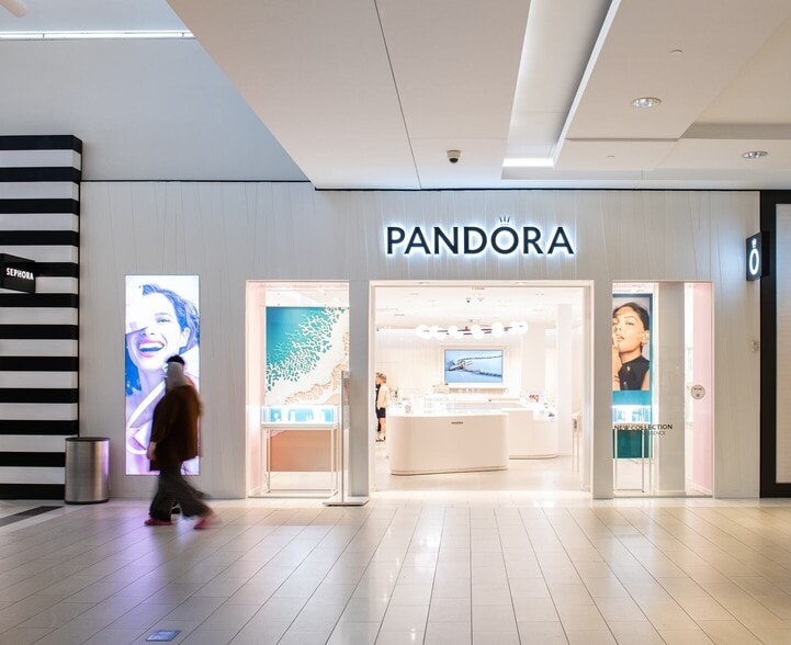 More Photos Of 333 Apache Mall, Rochester Unknown For Lease