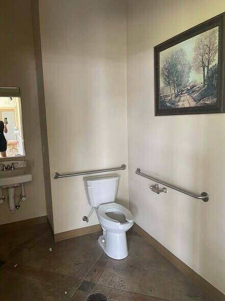 More Photos Of 15475 Airline Hwy, Baton Rouge Medical For Lease