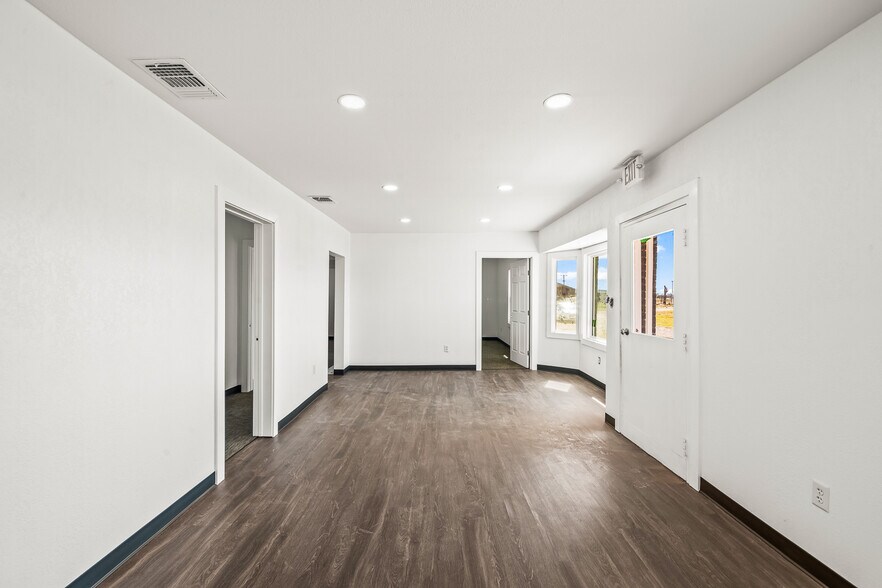 More Photos Of 1809 114 Hwy, Levelland Industrial For Lease