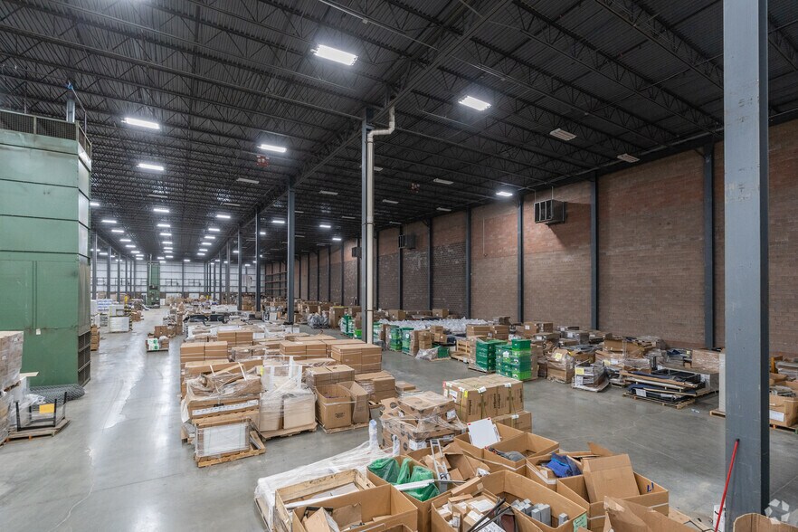 More Photos Of 1122 Longford Rd, Oaks Warehouse For Lease