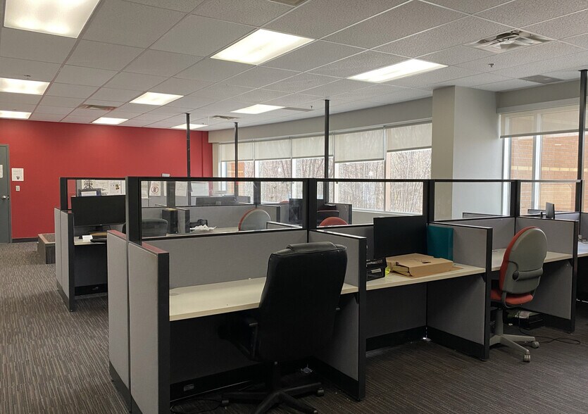 More Photos Of 420 Boul Armand-Frappier, Laval Medical For Lease