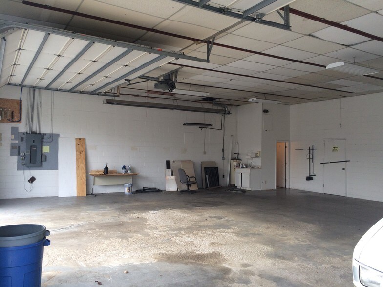 More Photos Of 2419 E High St, Springfield Storefront For Sale