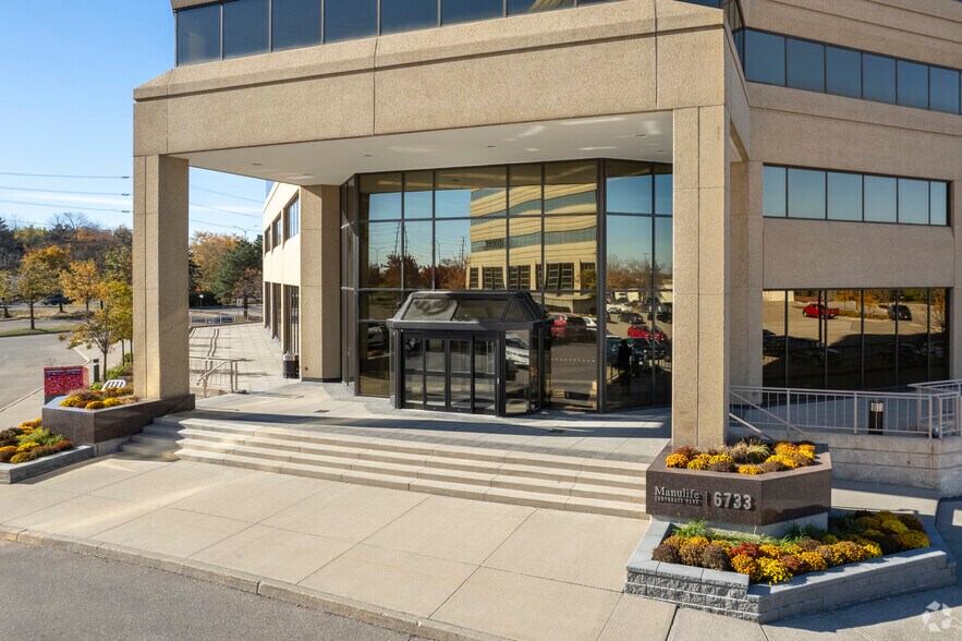 More Photos Of 6733 Mississauga Rd, Mississauga Office For Lease