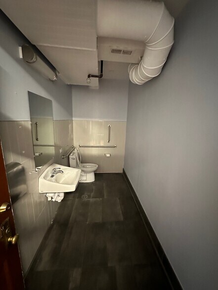 More Photos Of 3483-3487 S Broadway, Englewood Storefront Retail Office For Lease