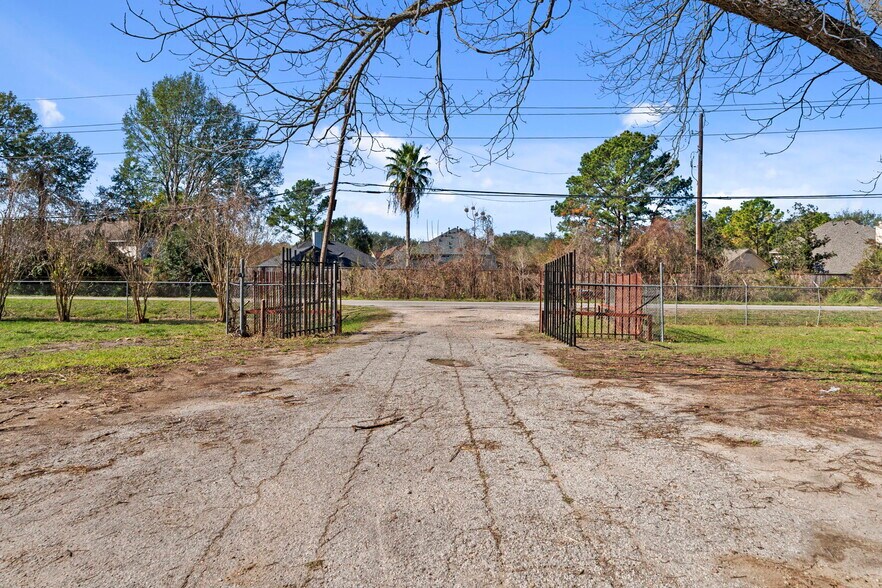 More Photos Of 8438 Windfern Rd, Houston Light Manufacturing For Lease