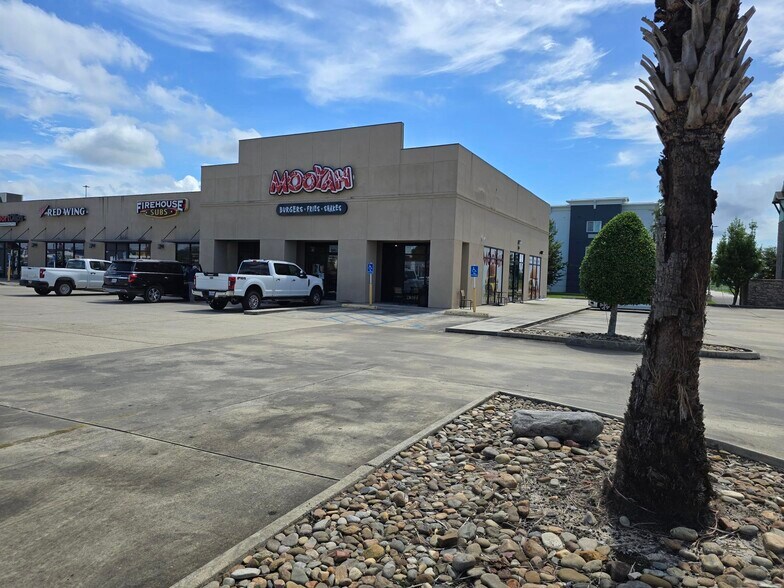 More Photos Of 2706 S Cabela's Pky, Gonzales Restaurant For Lease