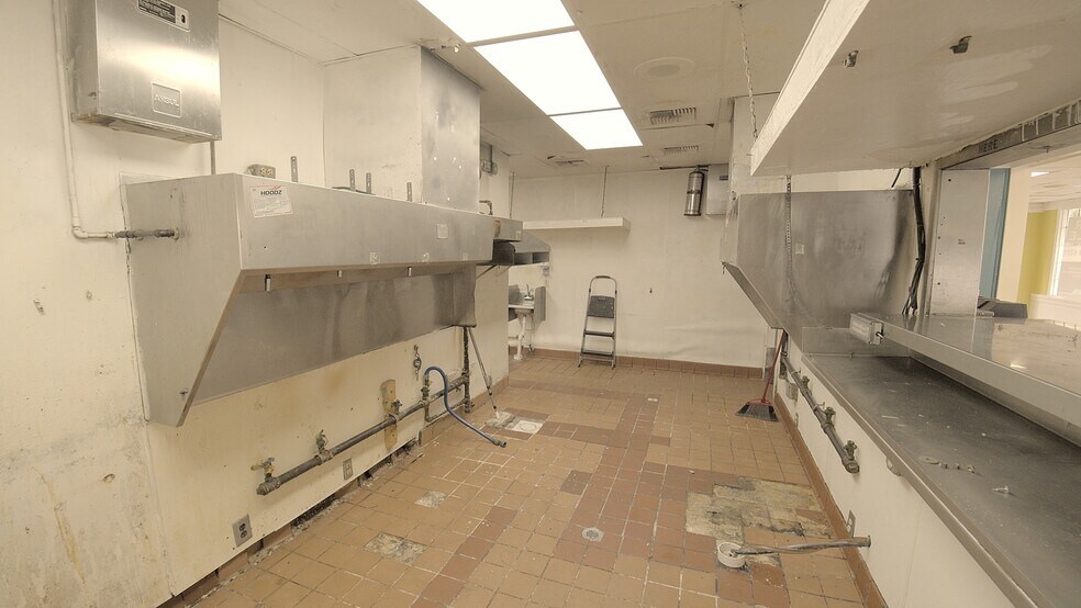 More Photos Of 2032 Montreal Rd, Tucker Fast Food For Sale