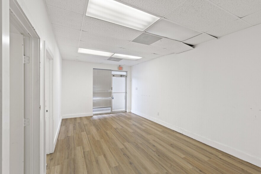 More Photos Of 3109 Garden Brook Dr, Farmers Branch Warehouse For Sale