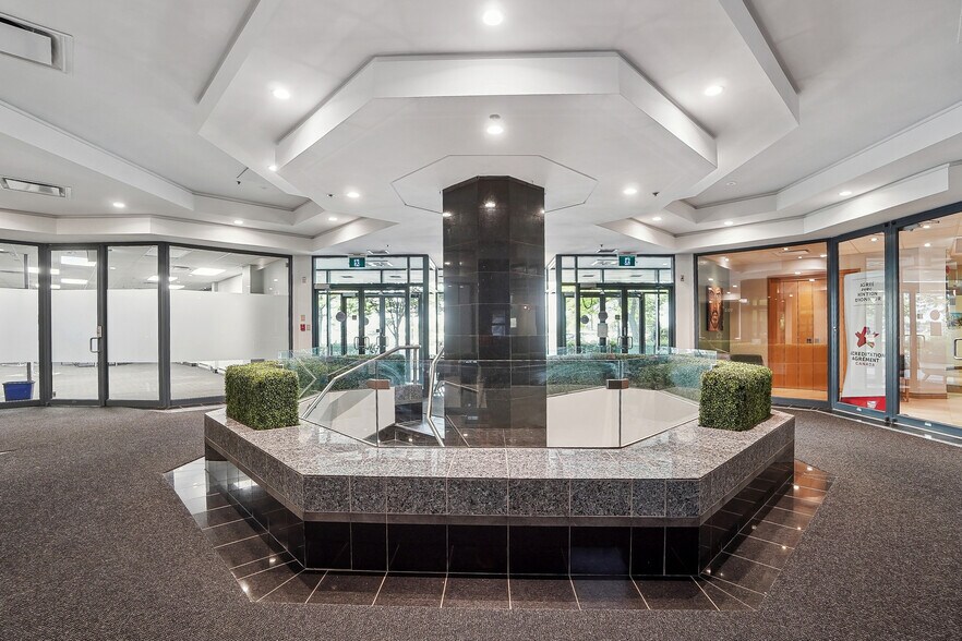 More Photos Of 1205 Rue Ampère, Boucherville Office For Sale