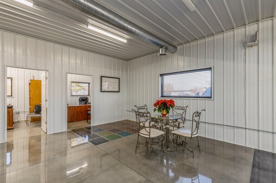 More Photos Of 33083 Ute Ave, Waukee Flex For Sale