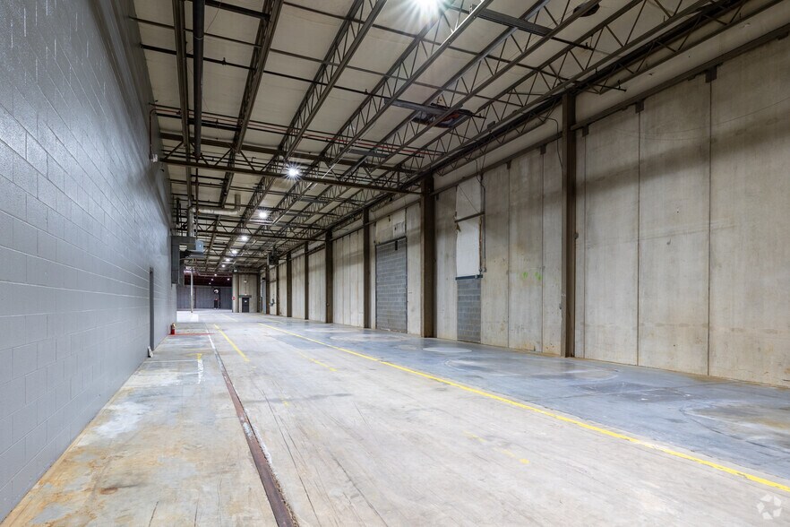 More Photos Of 11707 Steele Creek Rd, Charlotte Manufacturing For Lease
