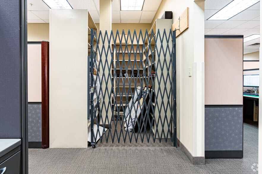 More Photos Of 2305 River Rd, Louisville Office For Lease