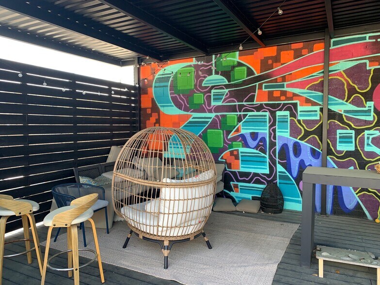 More Photos Of 2401 Main St, Houston General Retail For Sale