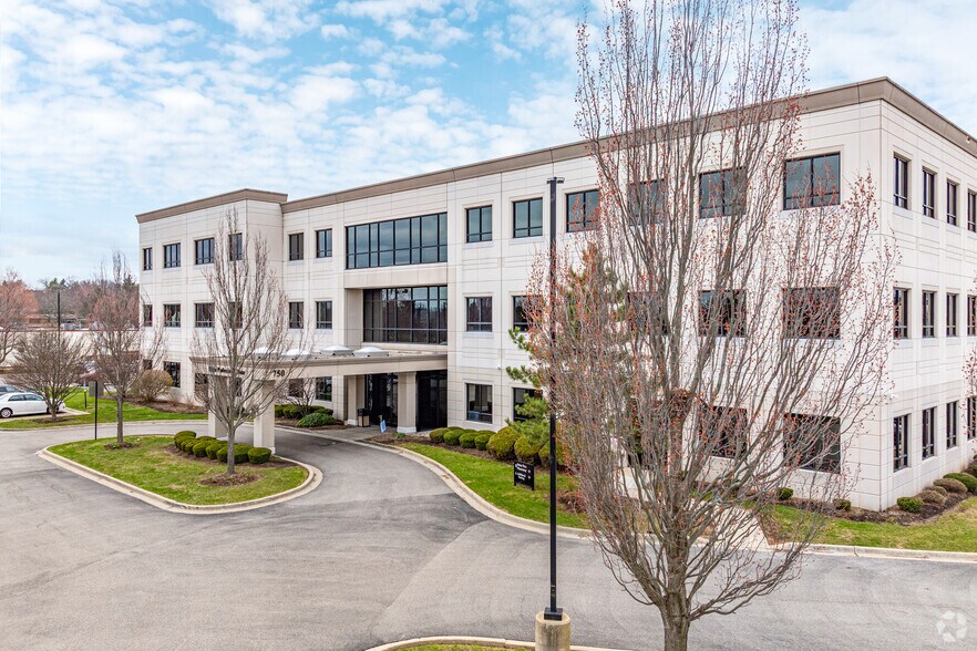 Primary Photo Of 750 Fletcher Dr, Elgin Medical For Lease