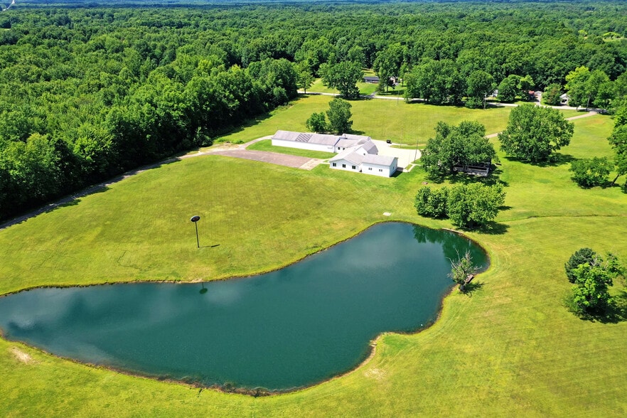 More Photos Of 4085 Herner County Line Rd, Southington Showroom For Sale