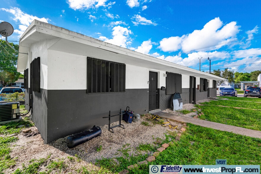 More Photos Of 404 NE 4th St, Pompano Beach Multifamily For Sale