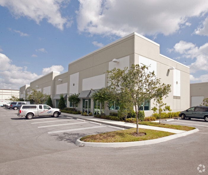 More Photos Of 581 NW Mercantile Pl, Port Saint Lucie Light Distribution For Sale