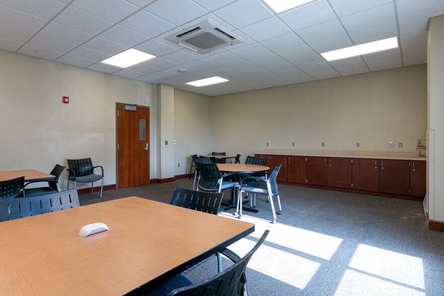 More Photos Of 1632 McCain Ln, Manhattan Sorority Fraternity House For Sale