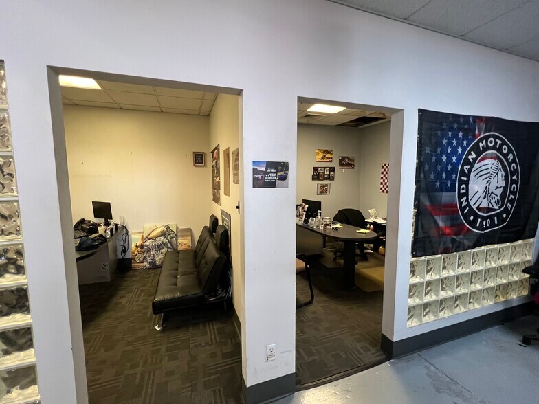 More Photos Of 6 Gateway Blvd W, Savannah Auto Dealership For Lease