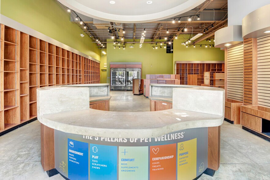 More Photos Of 14710 W Colfax Ave, Lakewood Freestanding For Lease