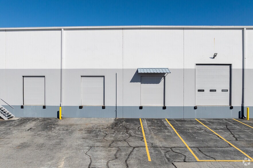 More Photos Of 8901 Yellow Brick Rd, Rosedale Warehouse For Lease