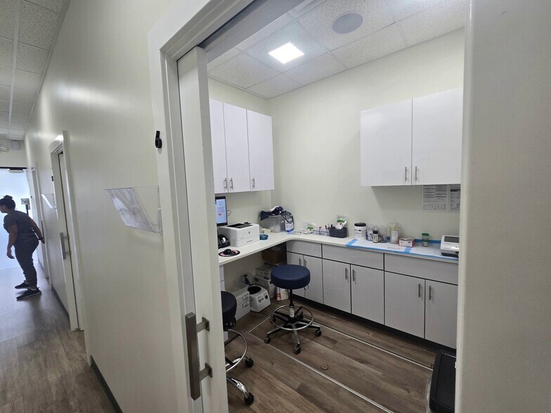 More Photos Of 9530 Queens Blvd, Rego Park Storefront For Sale