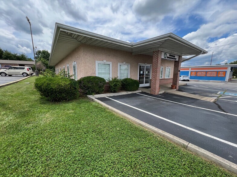 More Photos Of 1307 West Ave, Crossville General Retail For Lease