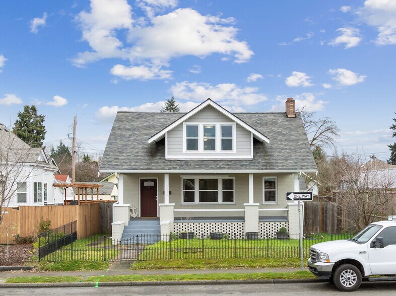 More Photos Of 413 2nd St NE, Puyallup Office For Sale