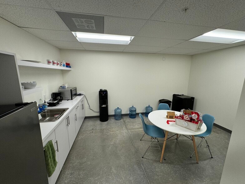 More Photos Of 8565 W 44th Ave, Hialeah Warehouse For Lease