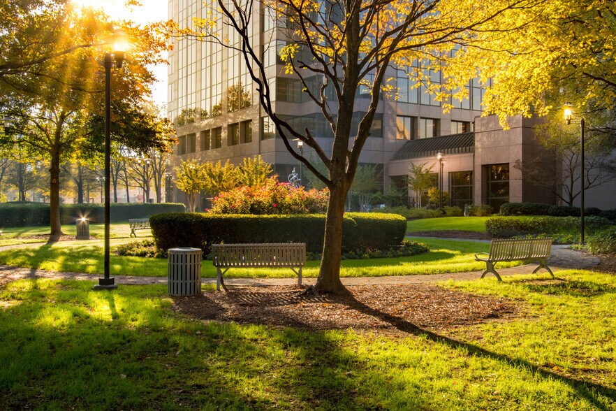 More Photos Of 1901 Main St, Columbia Coworking Space