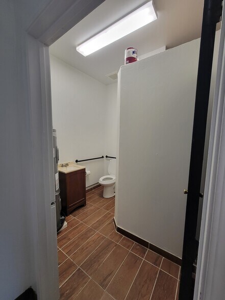 More Photos Of 2809 Thorndyke Ave W, Seattle General Retail For Sale